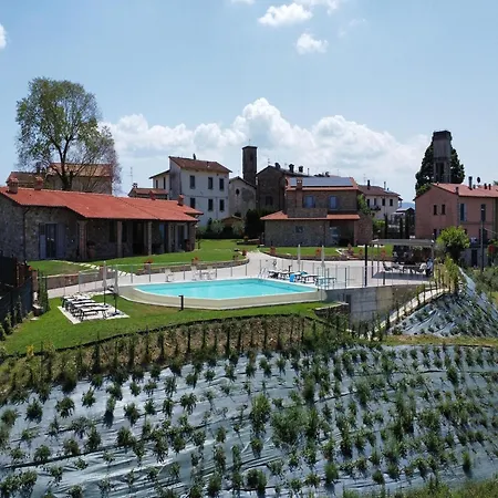 Nyaraló Spacious With Shared Pool In *