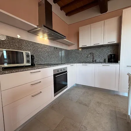 Сasa de vacaciones Spacious With Shared Pool In