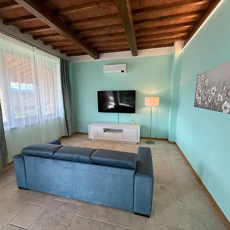 Spacious With Shared Pool In Сasa de vacaciones Poppi