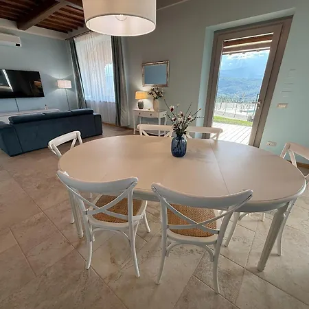 Spacious With Shared Pool In Hébergement de vacances