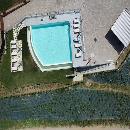 Spacious With Shared Pool In Сasa de vacaciones Poppi
